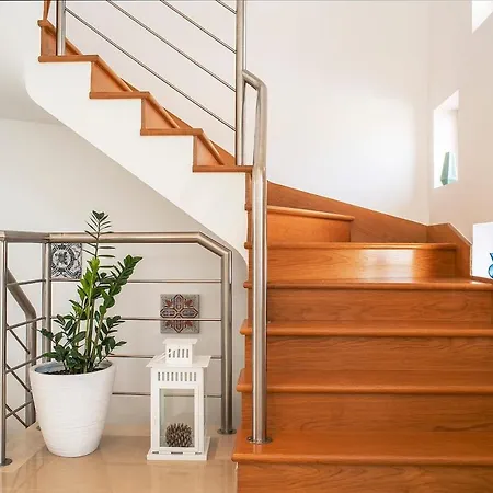 06 - Gorgeous - Stunning Sea View Holiday home *